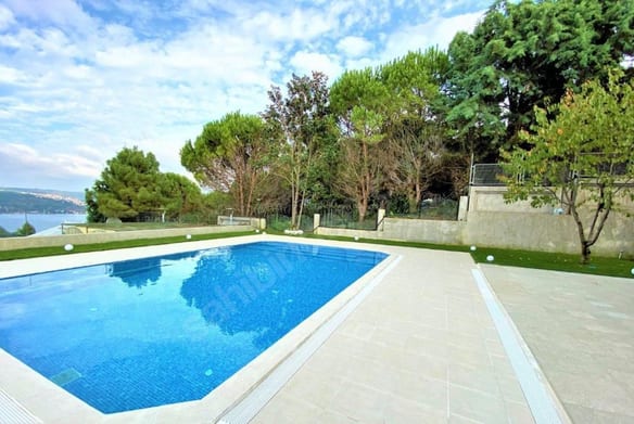 Yenikoy Bosphorus Hattat Villa's