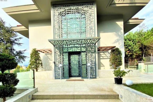 Yenikoy Bosphorus Hattat Villa's