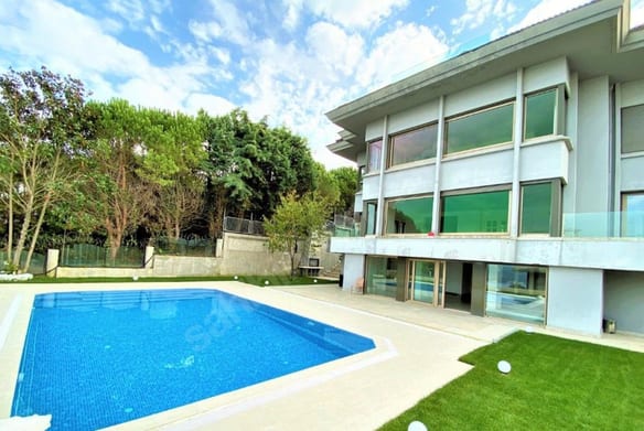 Yenikoy Bosphorus Hattat Villa's