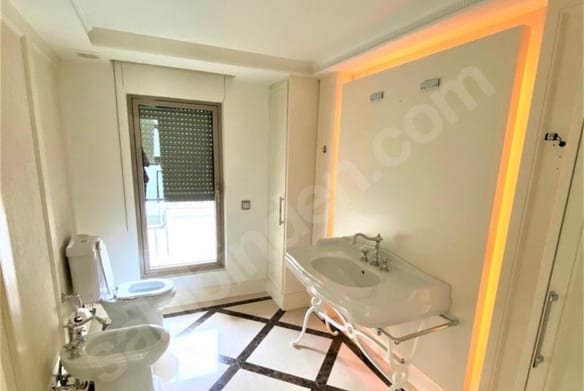 Yenikoy Bosphorus Hattat Villa's