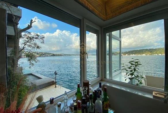 Propriété au bord de l'eau du Bosphore
