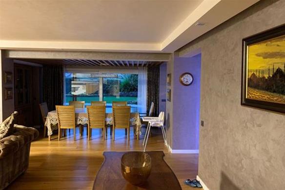 ویلای خیره کننده با استخر و نمای باز در آکارکنت