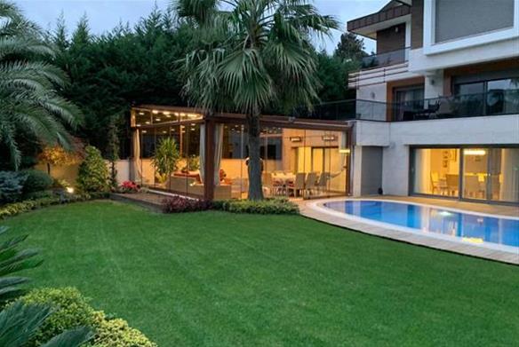 ویلای خیره کننده با استخر و نمای باز در آکارکنت