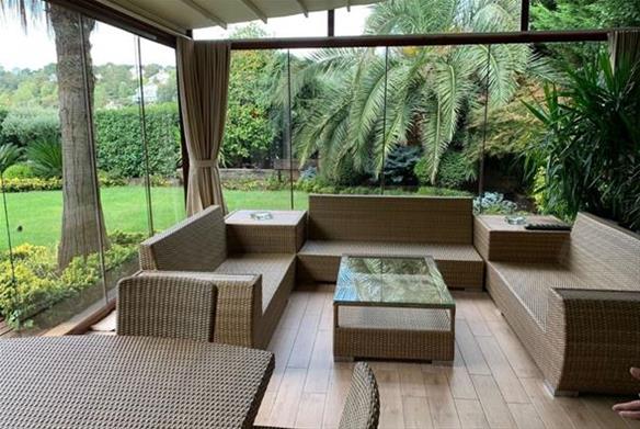 ویلای خیره کننده با استخر و نمای باز در آکارکنت