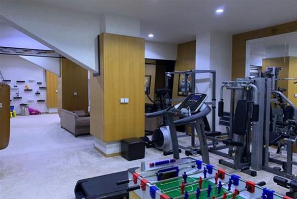 ویلای خیره کننده با استخر و نمای باز در آکارکنت