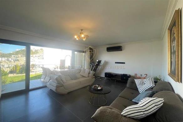 Detached villa with private garden and sea view in Bodrum