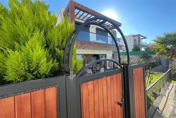 Detached villa with private garden and sea view in Bodrum