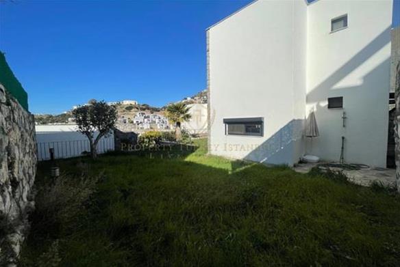 Detached villa with private garden and sea view in Bodrum