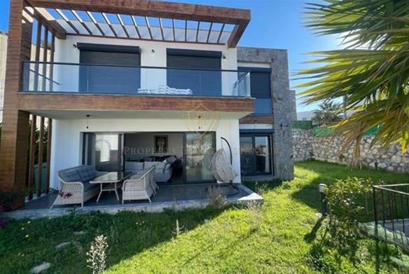 Detached villa with private garden and sea view in Bodrum