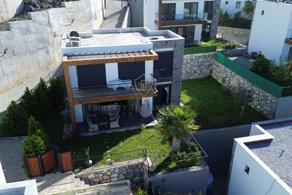Detached villa with private garden and sea view in Bodrum