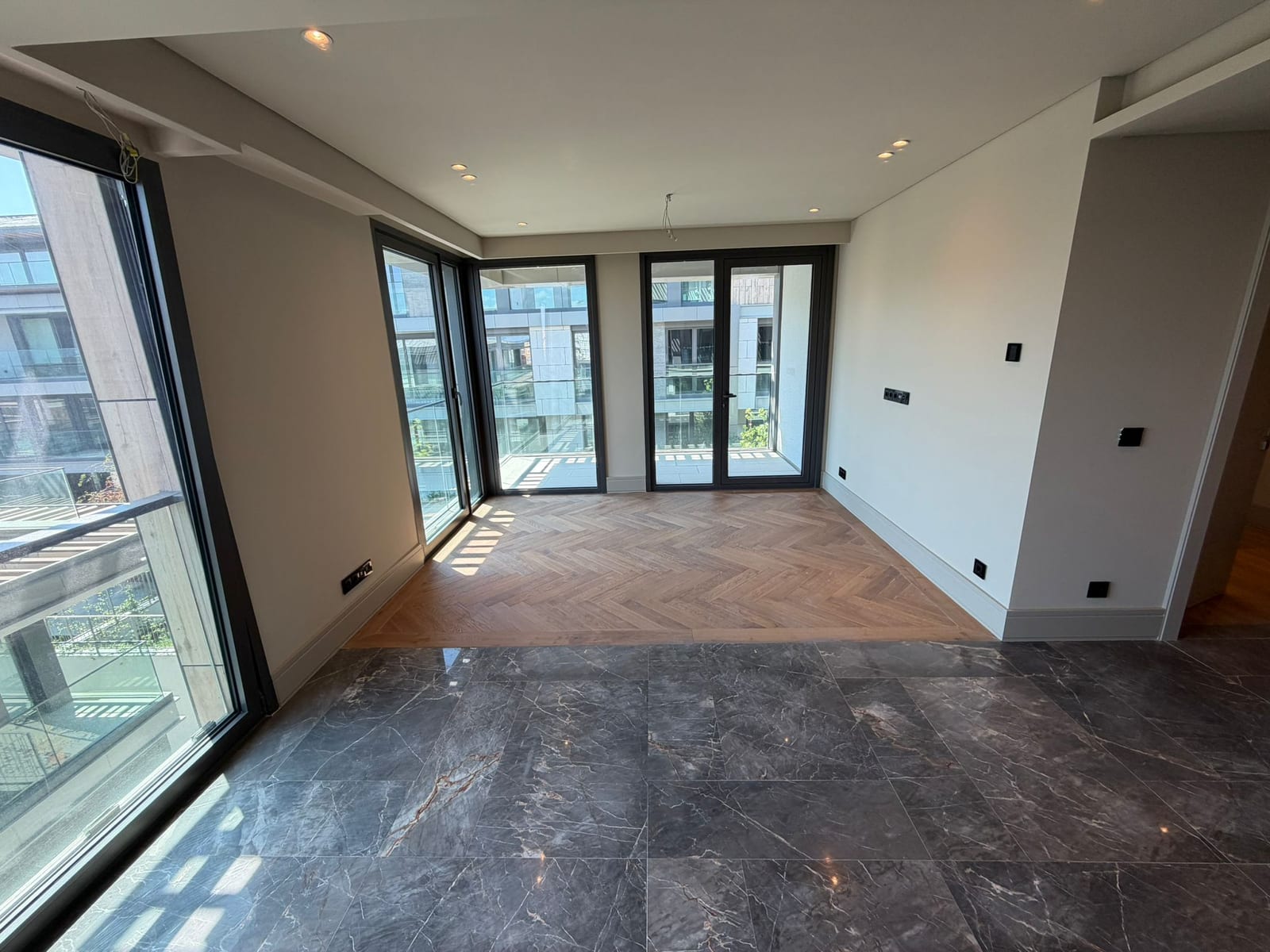 Nidapark İstinye Koru: a 2+1 Apartment for Sale in Sarıyer, Istanbul
